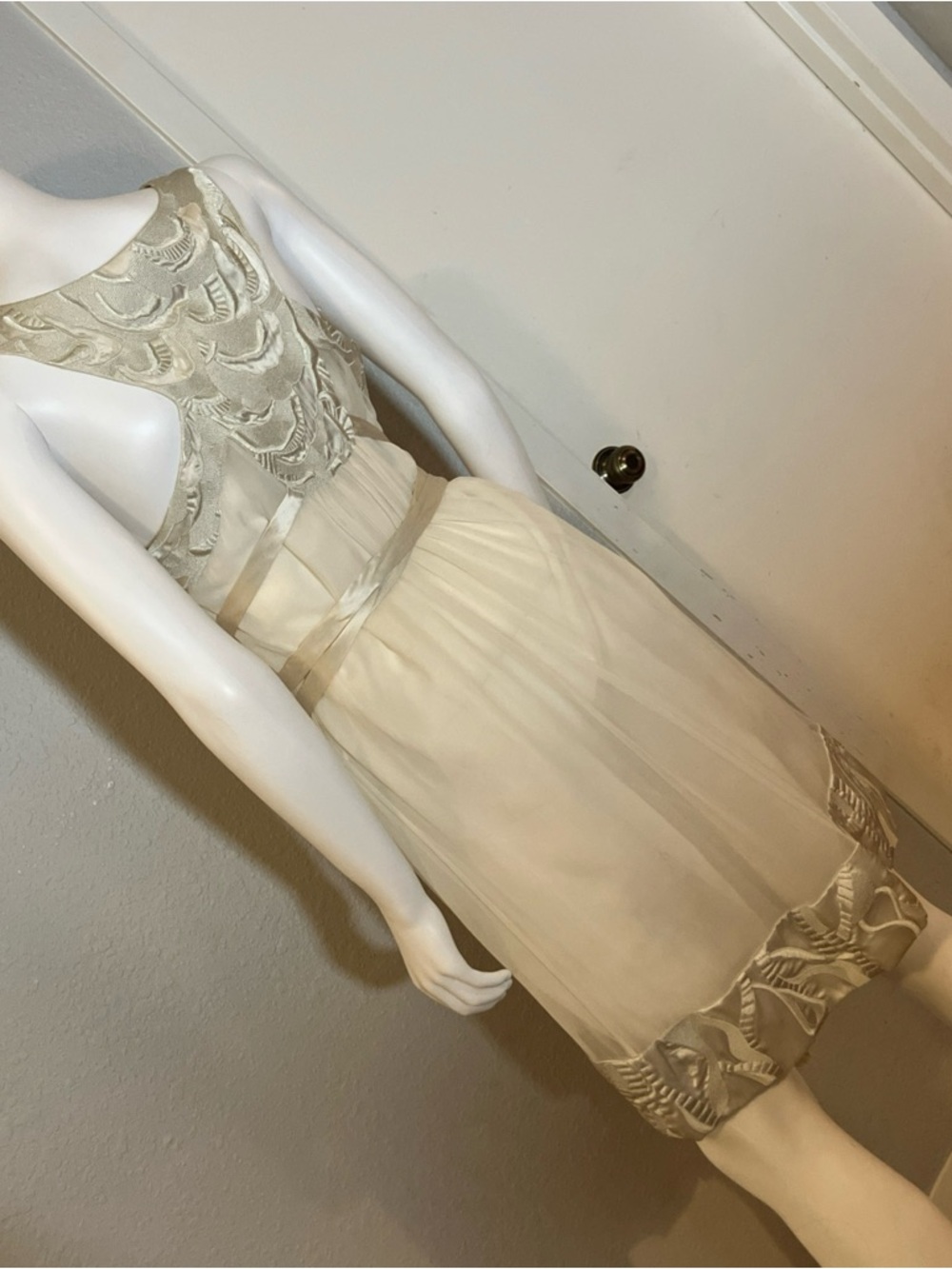 Cream silk dress size 4 Mint by Jodi - Picture 3 of 7
